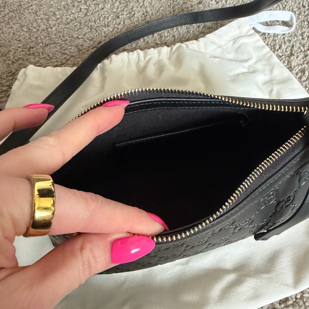 Gucci Black Embossed Leather Shoulder Bag - Picture 8 of 10